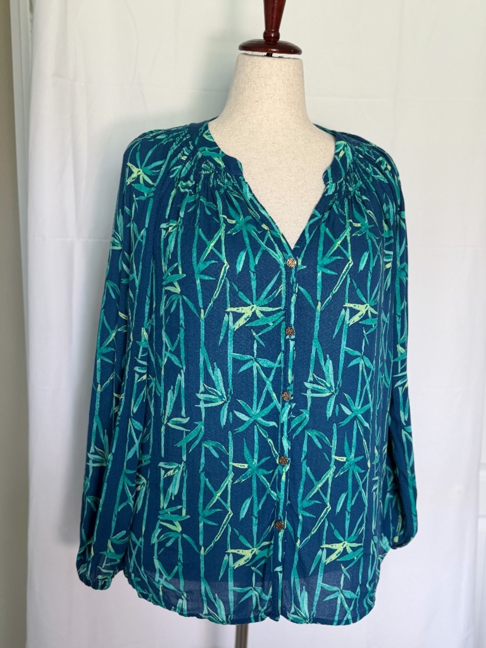 Lilly Pulitzer XL blue and turquoise bamboo print blouse